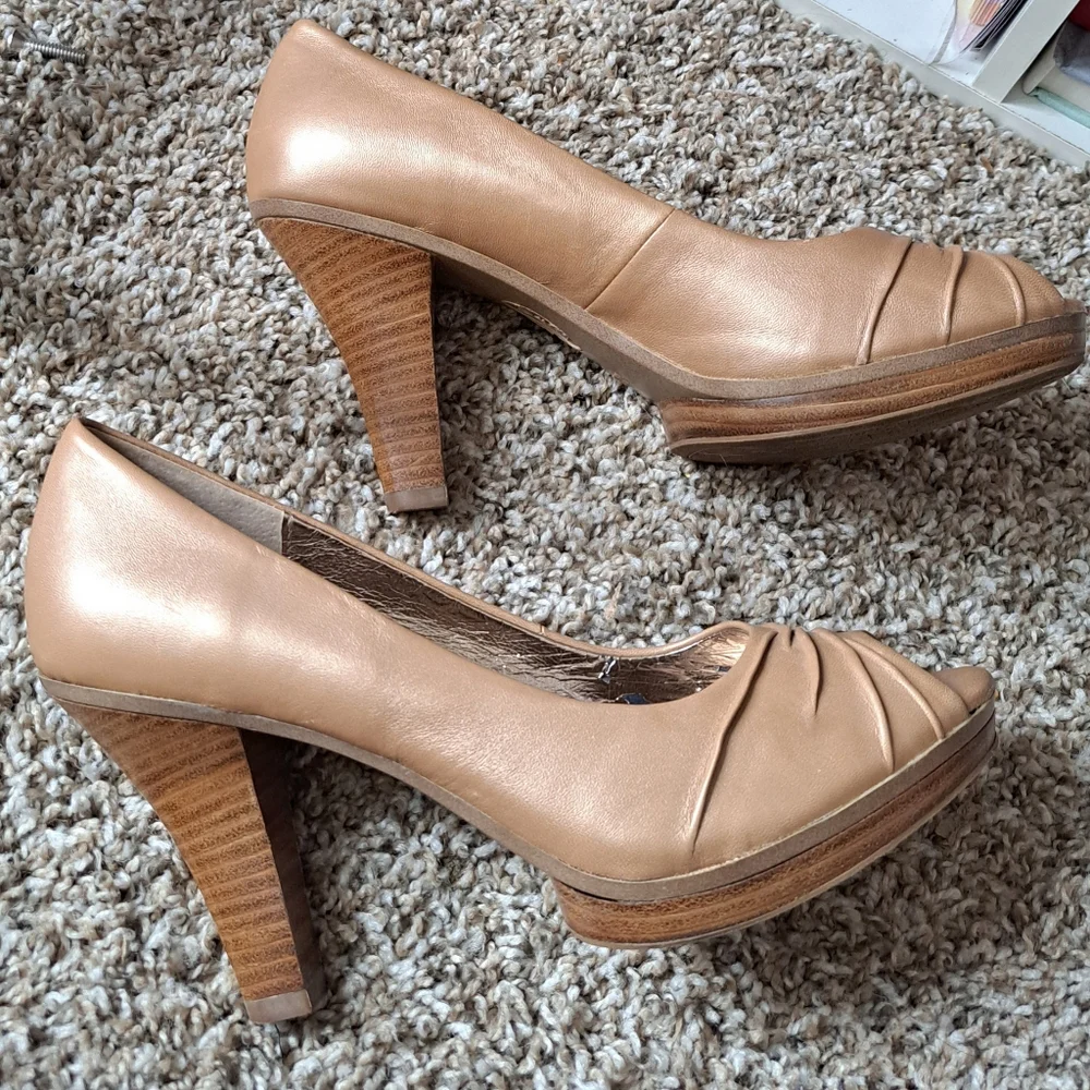 Sofft Tan Leather Peep Toe Pumps Heels Size 10